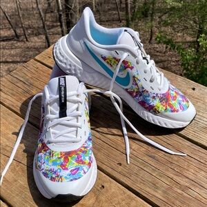 NIKE REVOLUTION 5 FABLE RUNNING SHOES